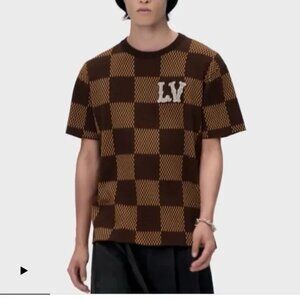 Authentic men’s Louis Vuitton Brown Short Sleeve Tee Checkered Design